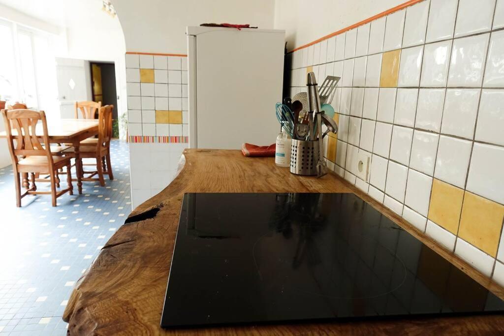 Gite Au Coeur D'Une Residence D'Artiste Saint-Aubin-de-Bonneval Bagian luar foto