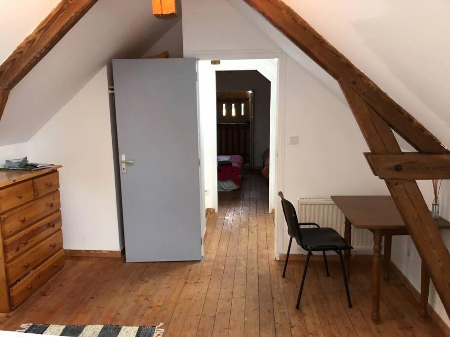 Gite Au Coeur D'Une Residence D'Artiste Saint-Aubin-de-Bonneval Bagian luar foto