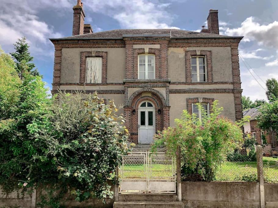 Gite Au Coeur D'Une Residence D'Artiste Saint-Aubin-de-Bonneval Bagian luar foto